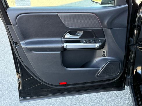 Used 2022 Mercedes-Benz GLB 250 4MATIC image 19