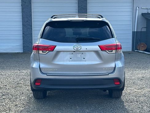 Used 2017 Toyota Highlander XLE AWD/4WD image 6