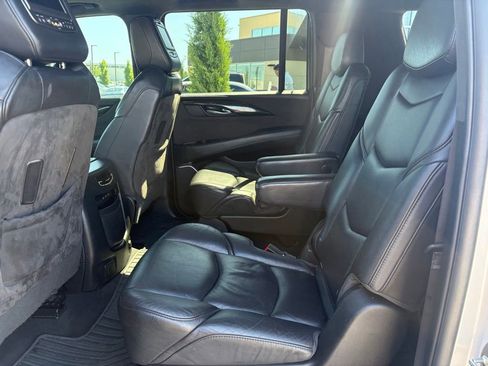 Used 2017 Cadillac Escalade ESV Platinum AWD/4WD image 7