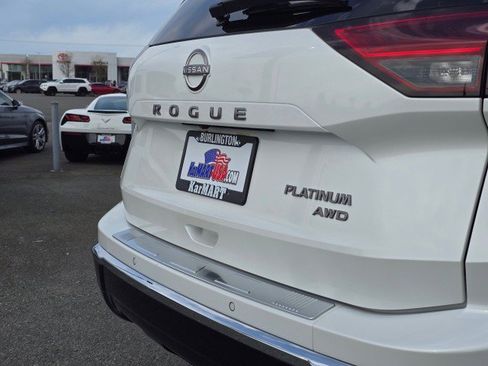 Certified 2024 Nissan Rogue Platinum w/ Platinum Premium Package AWD/4WD image 17
