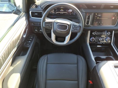 Used 2024 GMC Yukon Denali image 9