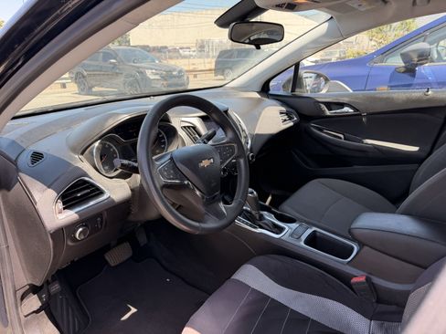 Used 2019 Chevrolet Cruze LT FWD image 3