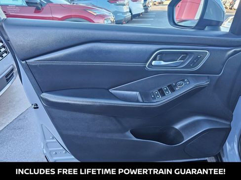 Used 2024 Nissan Rogue Platinum w/ Platinum Premium Package image 19