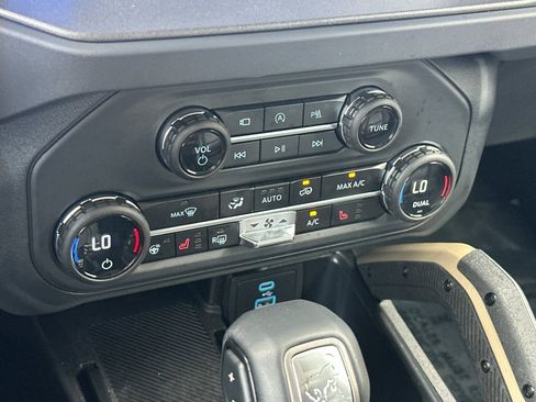 New 2025 Ford Bronco Badlands image 21