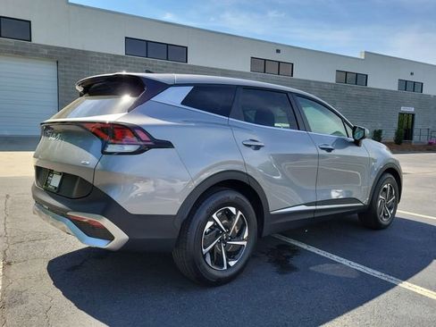 Certified 2025 Kia Sportage LX FWD image 4