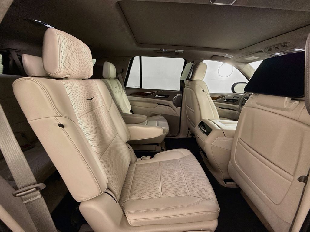 Used 2024 Cadillac Escalade Sport Platinum w/ LPO, ONYX Package AWD/4WD image 30
