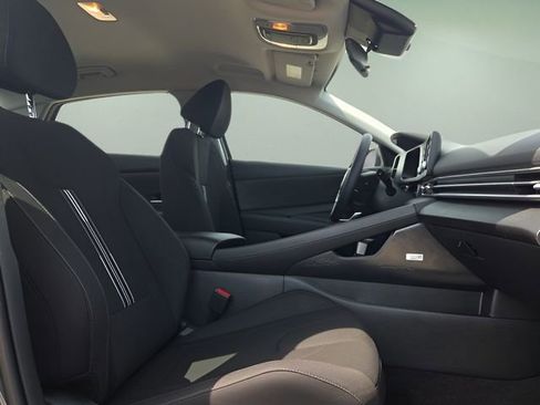 Used 2025 Hyundai Elantra Blue image 15