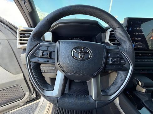 Used 2025 Toyota Tundra Limited AWD/4WD image 21