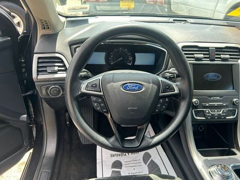 Used 2020 Ford Fusion SE FWD image 23