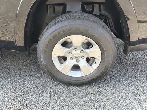 Used 2025 RAM 1500 Big Horn AWD/4WD image 27