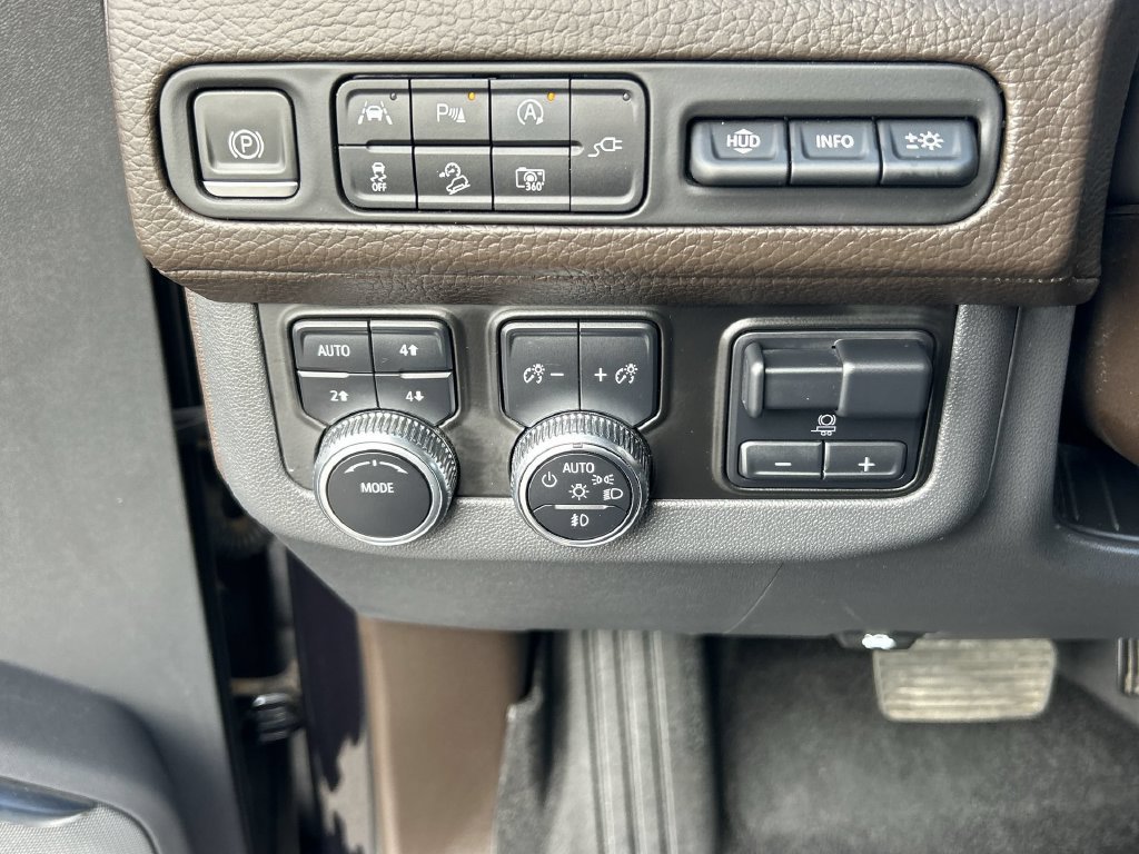 Used 2022 GMC Yukon XL Denali w/ Denali Premium Package AWD/4WD image 18