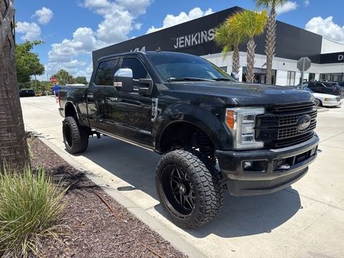 Used 2019 Ford F250 Platinum w/ Platinum Ultimate Package AWD/4WD image 2