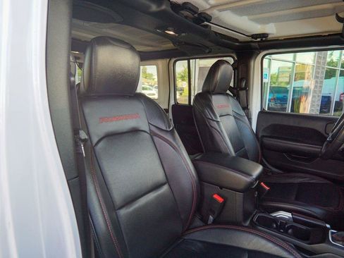 Used 2018 Jeep Wrangler Unlimited Rubicon w/ Dual Top Group AWD/4WD image 30