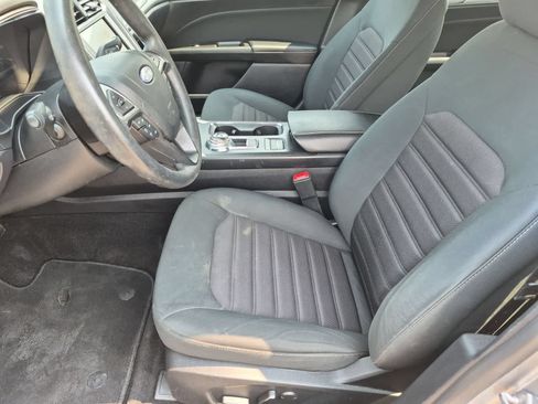 Used 2020 Ford Fusion SE FWD image 16