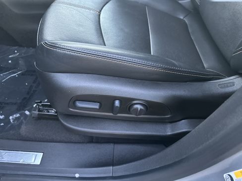 Used 2023 Chevrolet Equinox Premier image 14