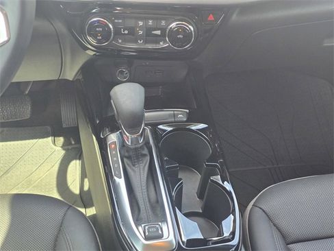 Used 2024 Chevrolet Trax ACTIV w/ Sunroof Package image 19