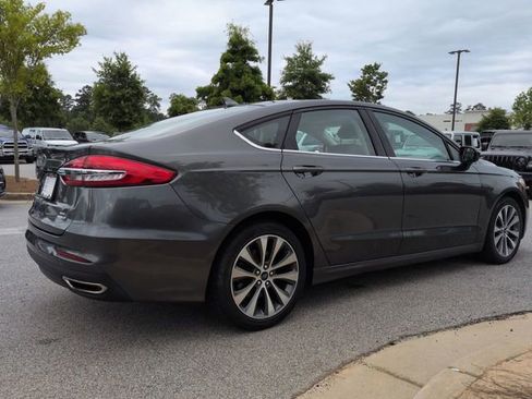 Used 2019 Ford Fusion SE AWD/4WD image 4