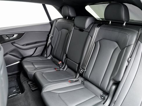 Used 2025 Audi Q8 Prestige image 24