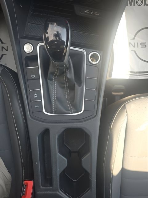 Used 2025 Volkswagen Jetta SE FWD image 16
