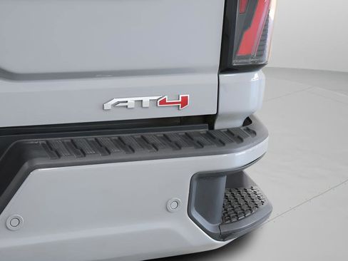 Used 2024 GMC Sierra 2500 AT4 w/ Technology Package AWD/4WD image 13