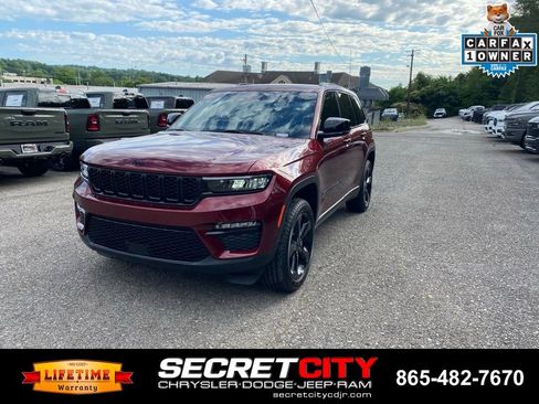 Used 2025 Jeep Grand Cherokee Limited w/ Black Appearance Package AWD/4WD image 1