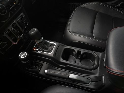 Used 2019 Jeep Wrangler Unlimited Sahara AWD/4WD image 20