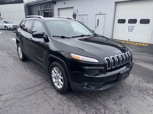 Used 2017 Jeep Cherokee Latitude w/ True North Edition AWD/4WD image 5