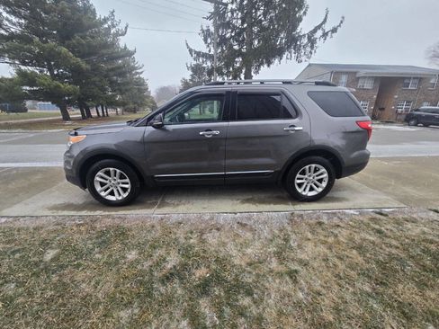 Used 2013 Ford Explorer XLT image 2