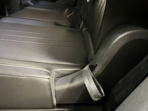 Used 2024 Volkswagen Tiguan SE image 13