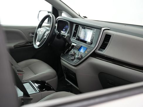 Used 2020 Toyota Sienna XLE w/ XLE Navigation Package FWD image 48