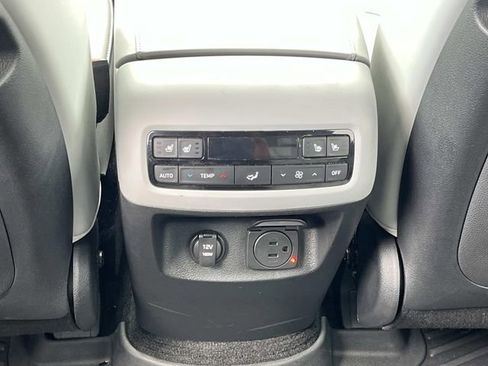 Used 2023 Hyundai Palisade SEL w/ Premium Package FWD image 18