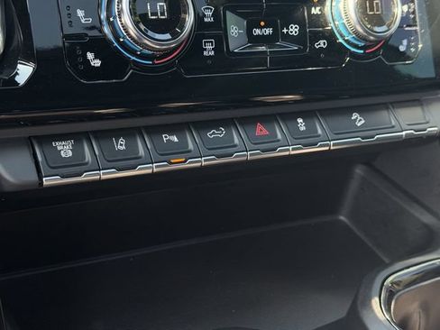 Used 2026 GMC Sierra 2500 AT4 w/ AT4 Premium Plus Package AWD/4WD image 16