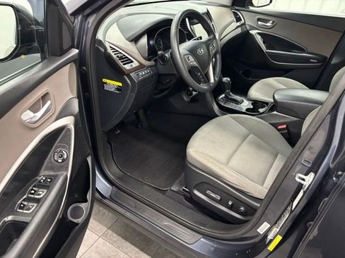 Used 2017 Hyundai Santa Fe SE FWD image 11