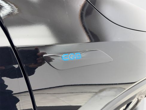 Used 2023 Mercedes-Benz EQB 300 4MATIC image 25