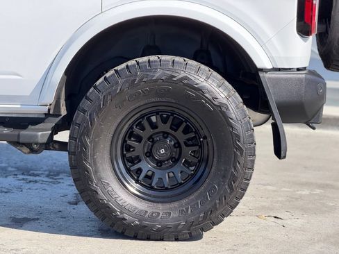 Used 2024 Ford Bronco Outer Banks AWD/4WD image 2