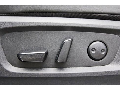 New 2026 Nissan Pathfinder SL w/ SL Premium Package (P04) FWD image 27
