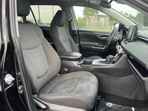 Used 2022 Toyota RAV4 XLE AWD/4WD image 34