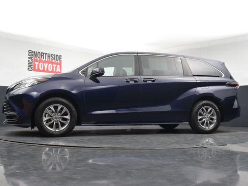 Used 2023 Toyota Sienna LE image 26