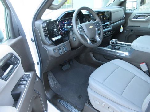 New 2026 Chevrolet Silverado 1500 LTZ w/ LTZ Premium Package AWD/4WD image 16