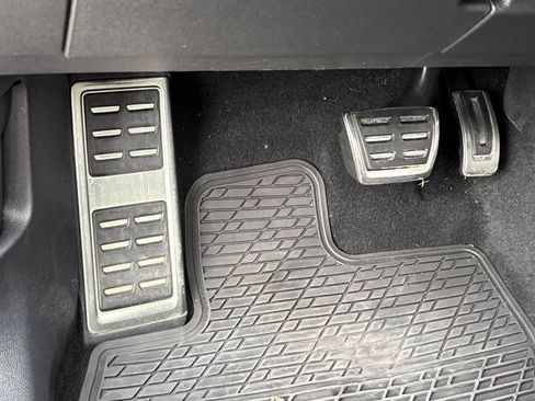Used 2023 Volkswagen Tiguan SE R-Line FWD image 27