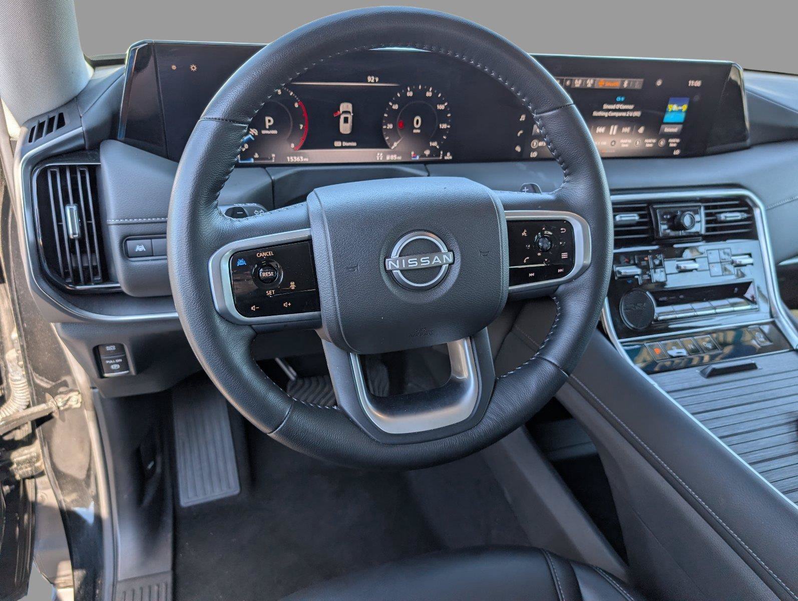 Used 2025 Nissan Armada SV AWD/4WD image 4
