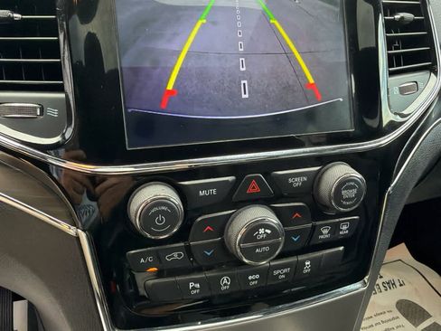 Used 2019 Jeep Grand Cherokee Limited AWD/4WD image 14