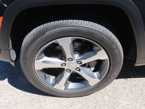 Used 2023 Jeep Grand Cherokee Limited w/ Luxury Tech Group II AWD/4WD image 18