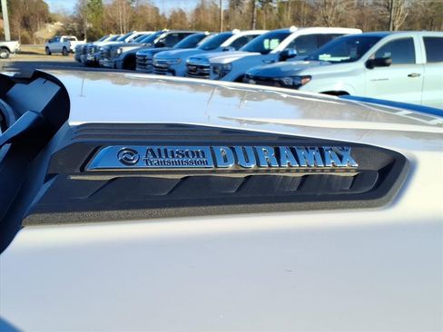 Used 2024 Chevrolet Silverado 2500 High Country w/ High Country Premium Package image 9