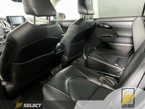 Used 2022 Toyota Highlander XLE image 20
