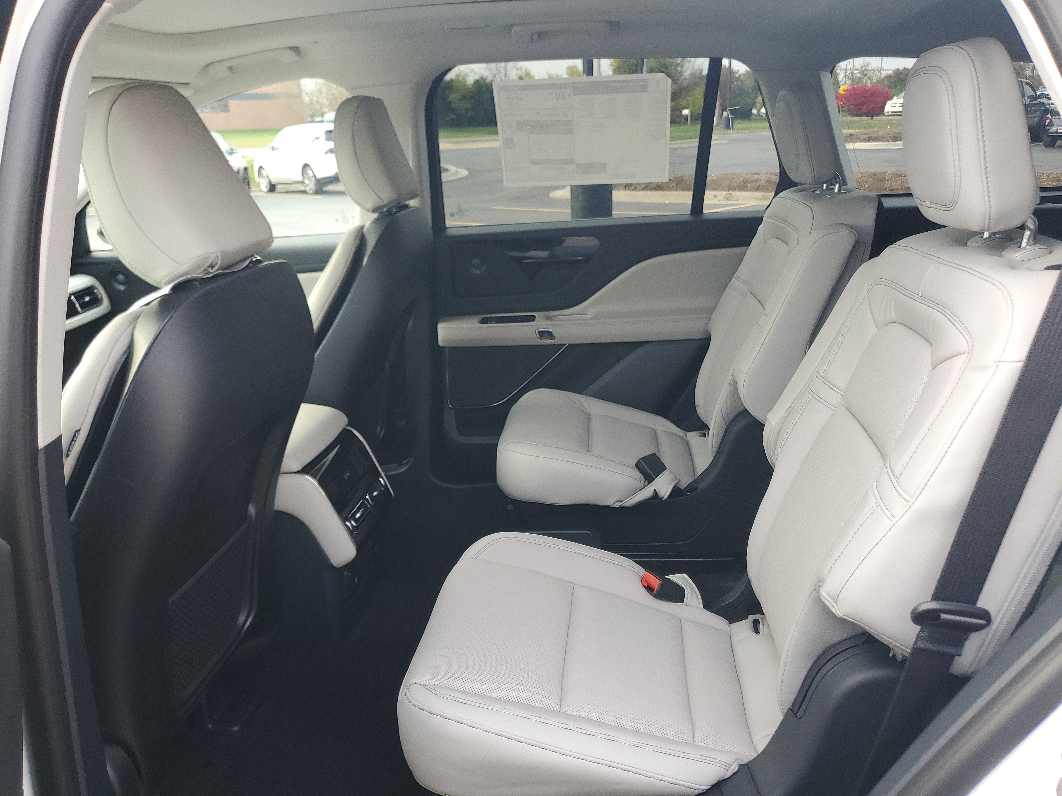 New 2027 Lincoln Aviator Reserve w/ Jet Appearance Package AWD/4WD image 23