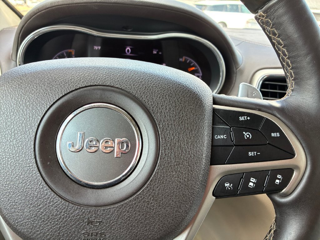 Used 2017 Jeep Grand Cherokee Overland w/ Jeep Active Safety Group RWD image 12