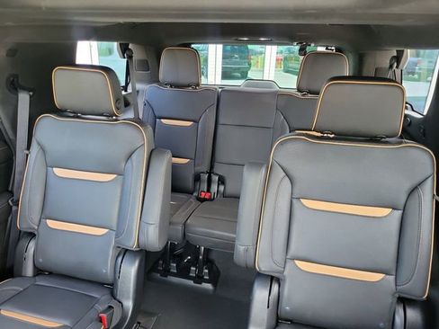 Used 2022 GMC Yukon AT4 w/ Technology Package AWD/4WD image 14