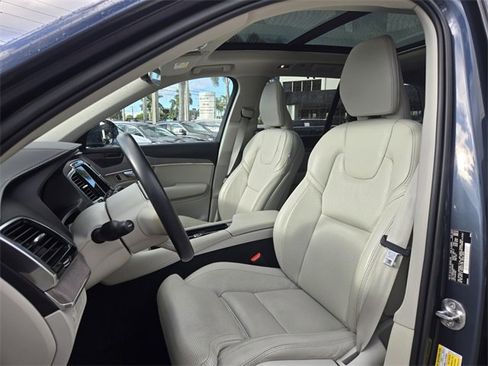 Used 2022 Volvo XC90 T8 Inscription w/ Advanced Package image 9