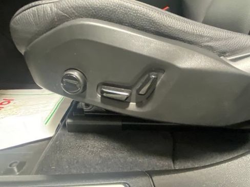 Certified 2023 Volvo XC60 B5 Plus AWD/4WD image 11